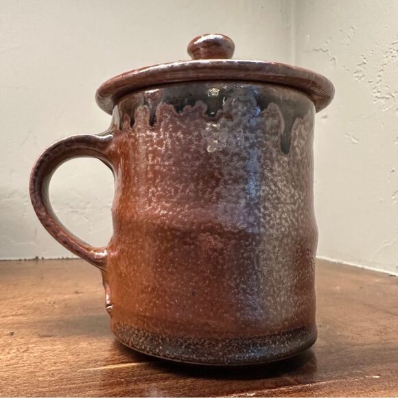 Handcrafted Terry Plasket Ceramic Mug with Lid - Brown and Black dog silhouette - Picture 4 of 12